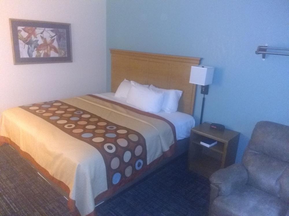 Super 8 By Wyndham Baxter/Brainerd Area Hotel Exterior photo