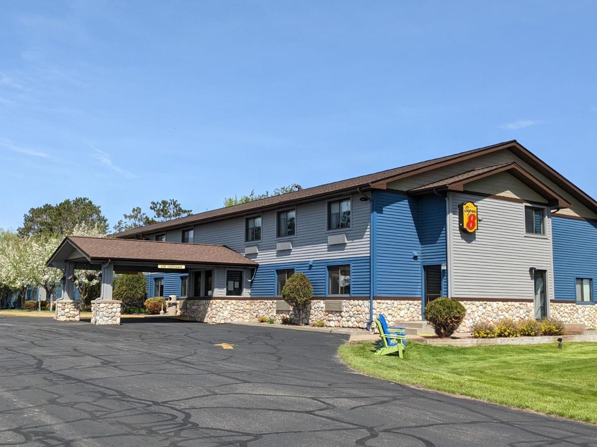 Super 8 By Wyndham Baxter/Brainerd Area Hotel Exterior photo
