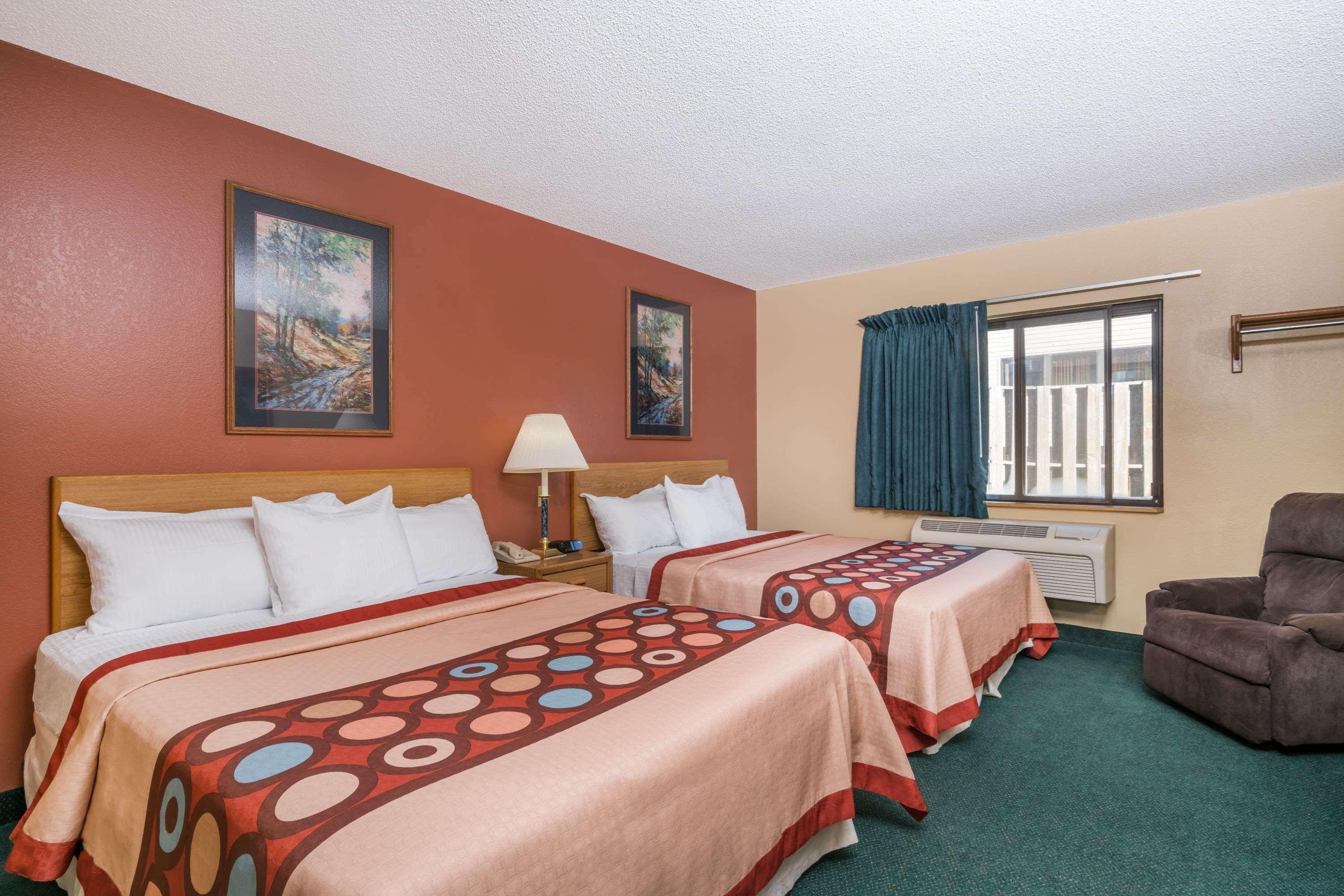 Super 8 By Wyndham Baxter/Brainerd Area Hotel Exterior photo