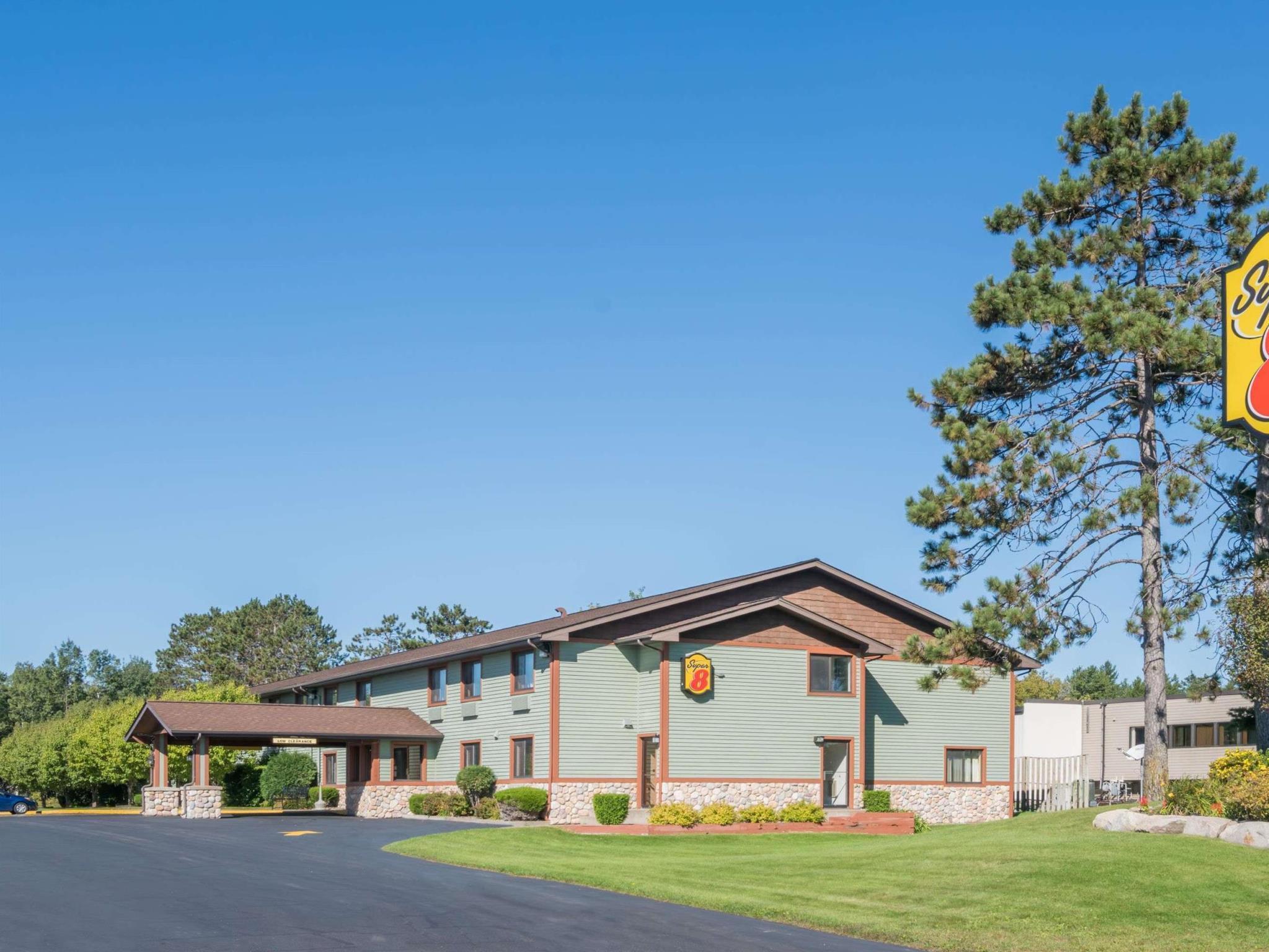 Super 8 By Wyndham Baxter/Brainerd Area Hotel Exterior photo