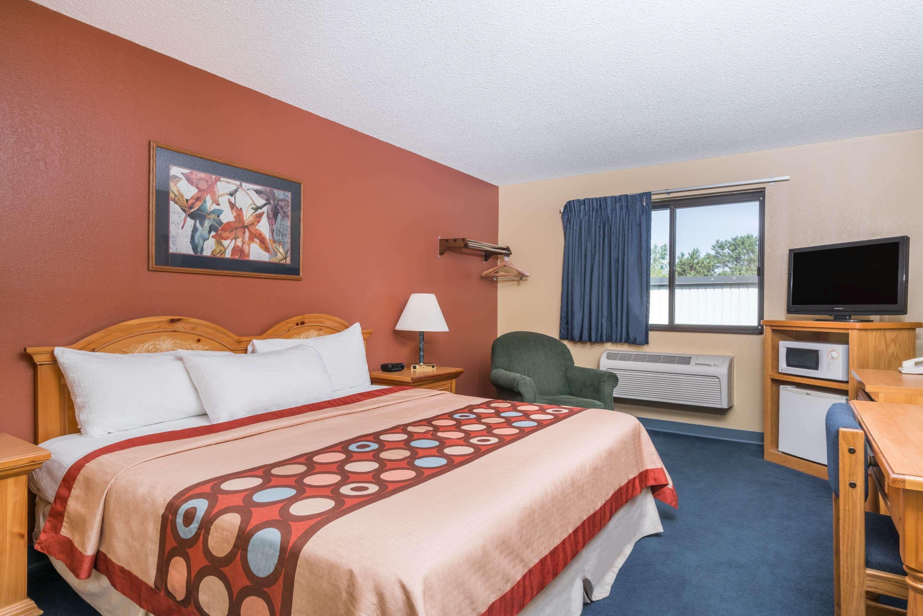Super 8 By Wyndham Baxter/Brainerd Area Hotel Exterior photo