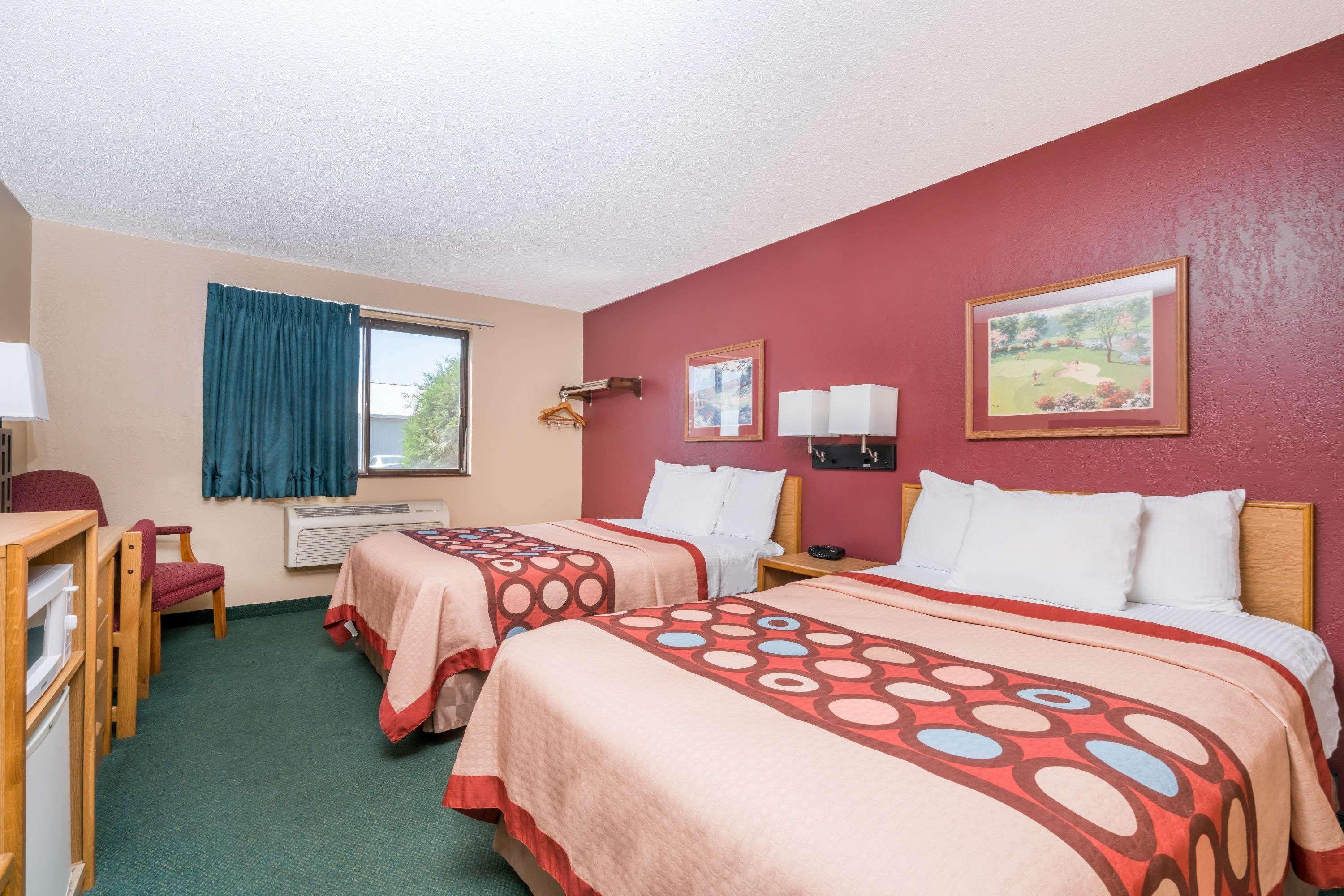 Super 8 By Wyndham Baxter/Brainerd Area Hotel Exterior photo