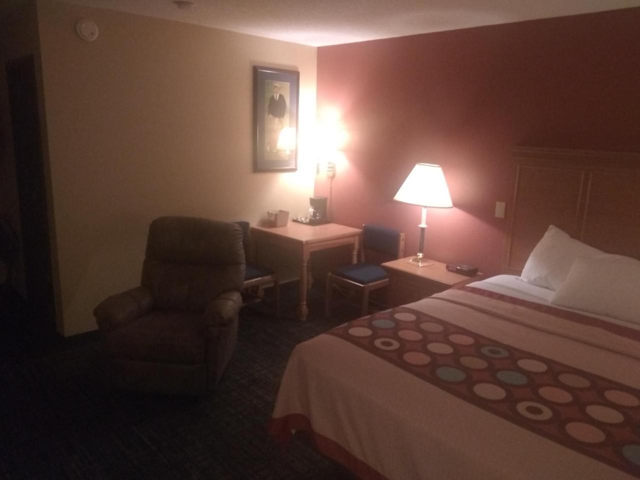 Super 8 By Wyndham Baxter/Brainerd Area Hotel Exterior photo