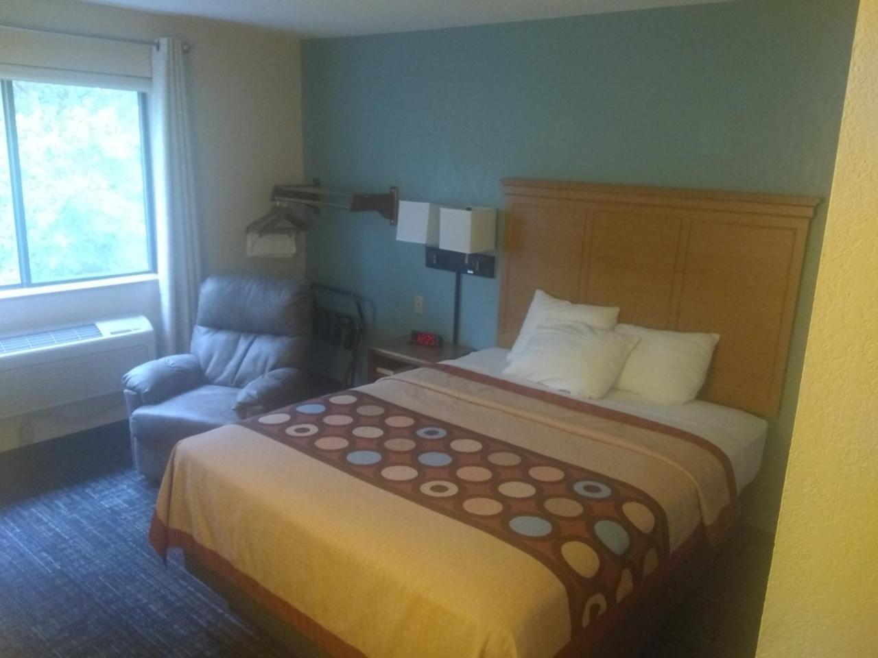 Super 8 By Wyndham Baxter/Brainerd Area Hotel Exterior photo